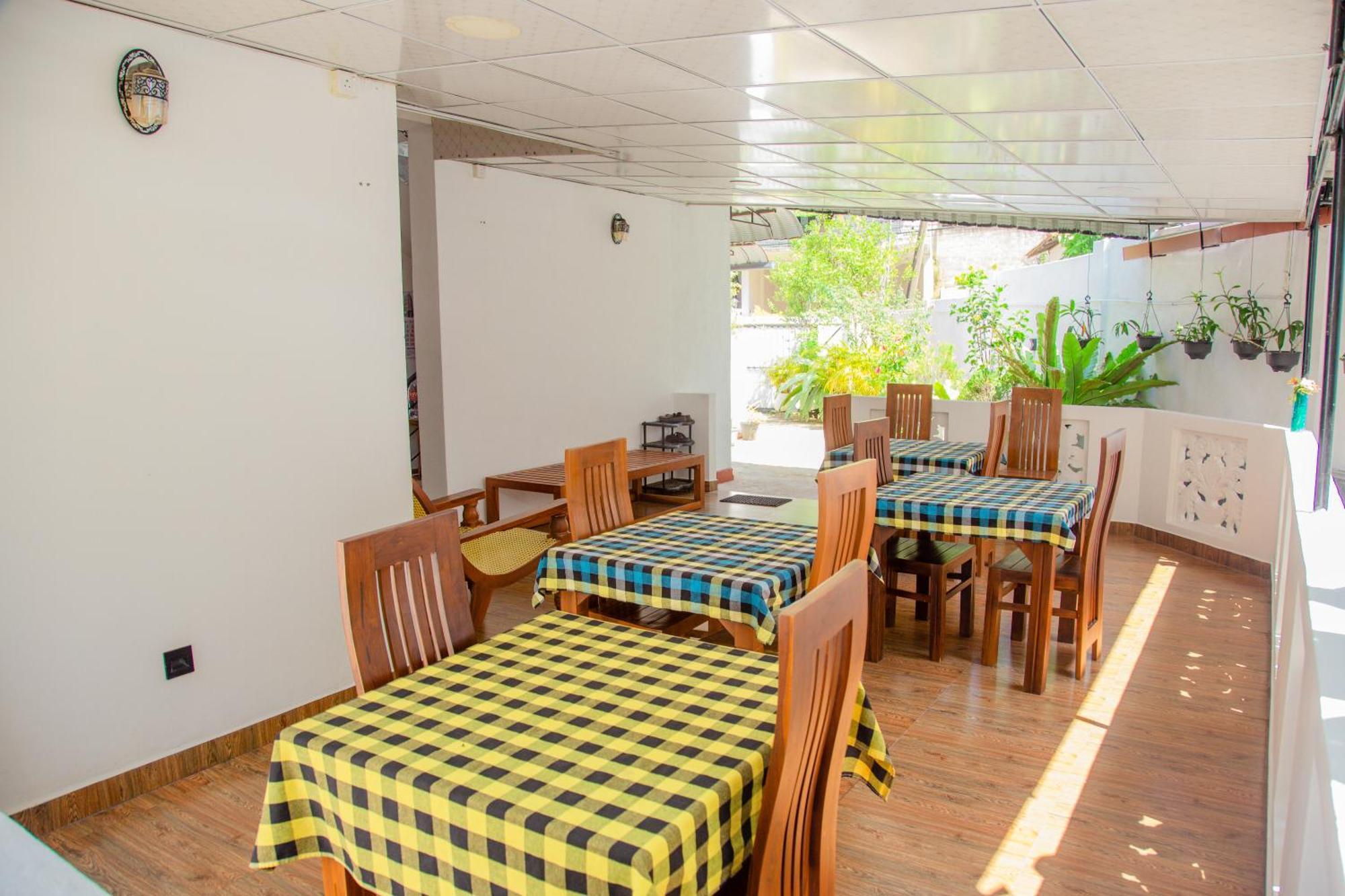 Hispaniola Inn Mirissa Eksteriør billede